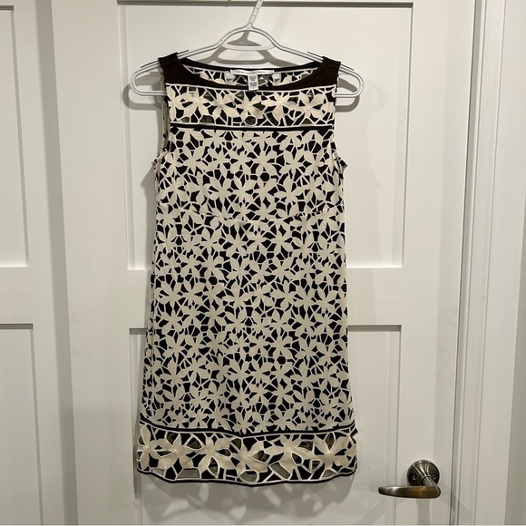 Diane Von Furstenberg brown and creme sleeveless dress. Size 0. silk. - Picture 1 of 6